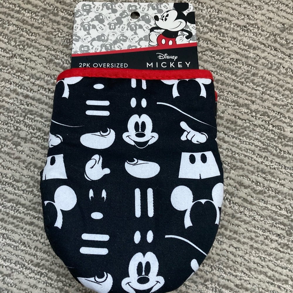 DISNEY Mickey Mouse 2 piece oven mits